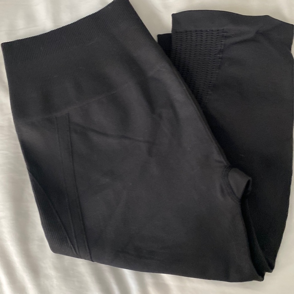 Lululemon dark gray cropped leggings